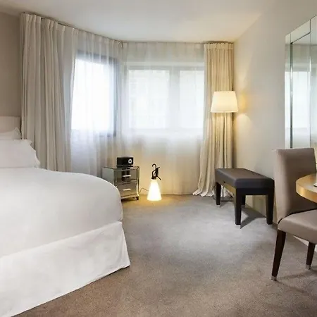 Hotell La Maison Champs Elysees 5*