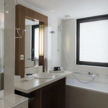 La Maison Champs Elysees מלון 5*