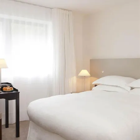 Hotell La Maison Champs Elysees Paris