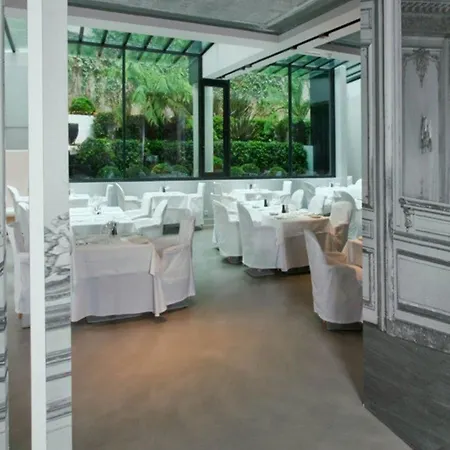 Hotell La Maison Champs Elysees 5*