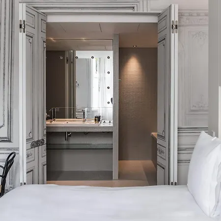 Hotel La Maison Champs Elysees Paris