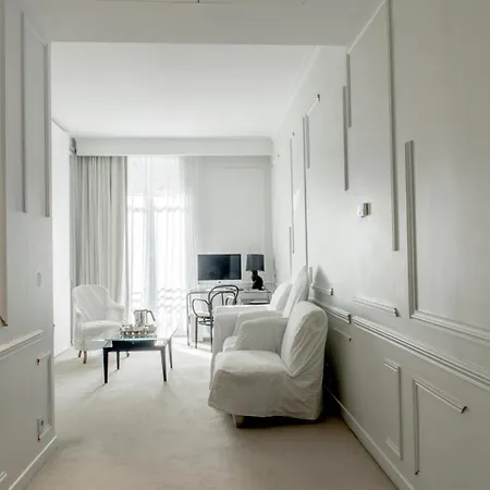 La Maison Champs Elysees Paris