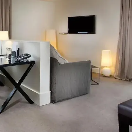 Hotel La Maison Champs Elysees