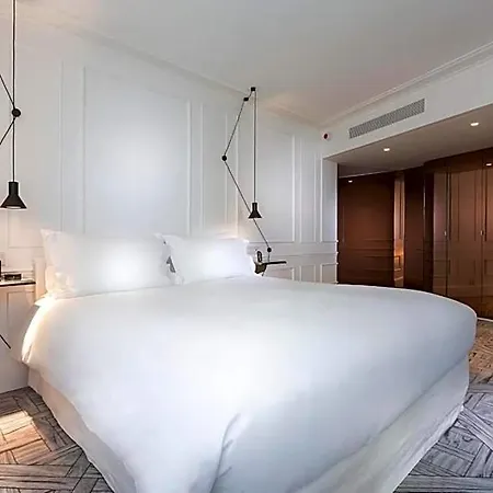 Hotel La Maison Champs Elysées